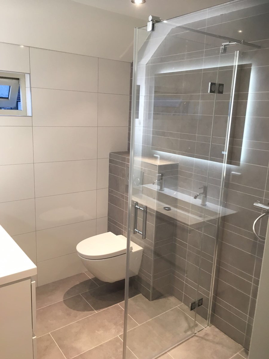 Renovatie badkamer toilet - Bouw-, & Paul Loef BV